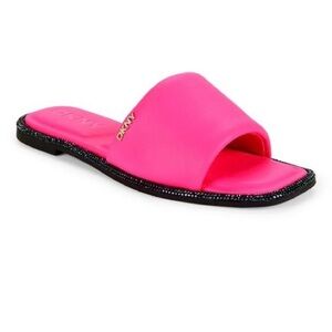 New☀️ DKNY Belen Beaded Flat Sandals
SHOCKING PINK